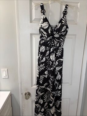 Black & White Tropical-Print Maxi Dress with Twist Bodice